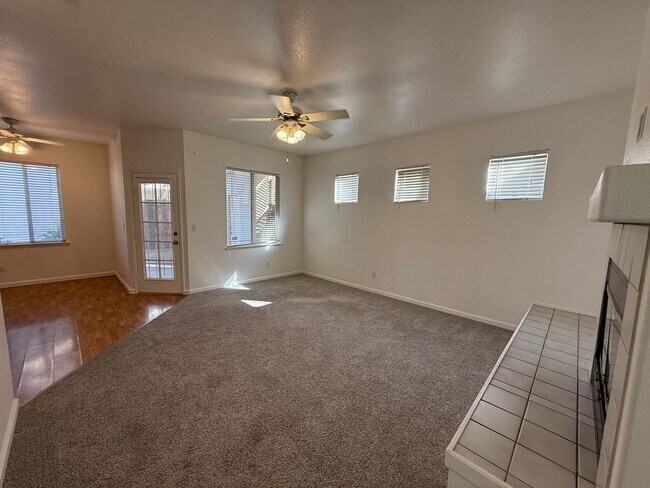 Building Photo - 4 bed 2.5 bath 2 story home available now!