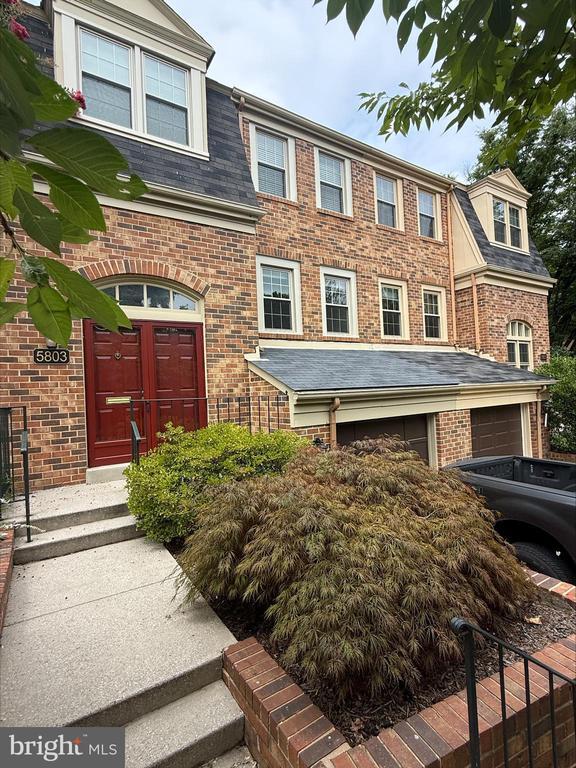Building Photo - 5803 Tudor Ln