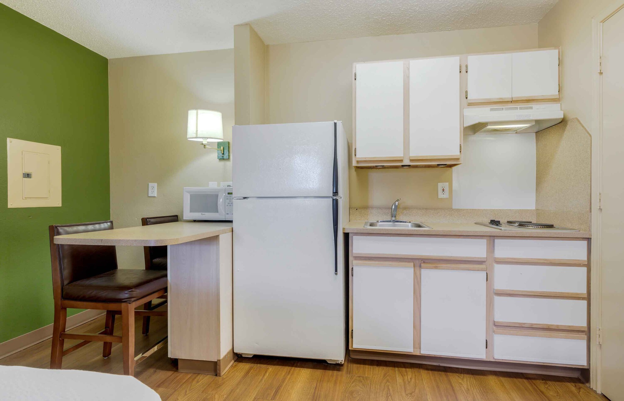 Building Photo - Furnished Studio-Portland - Tigard