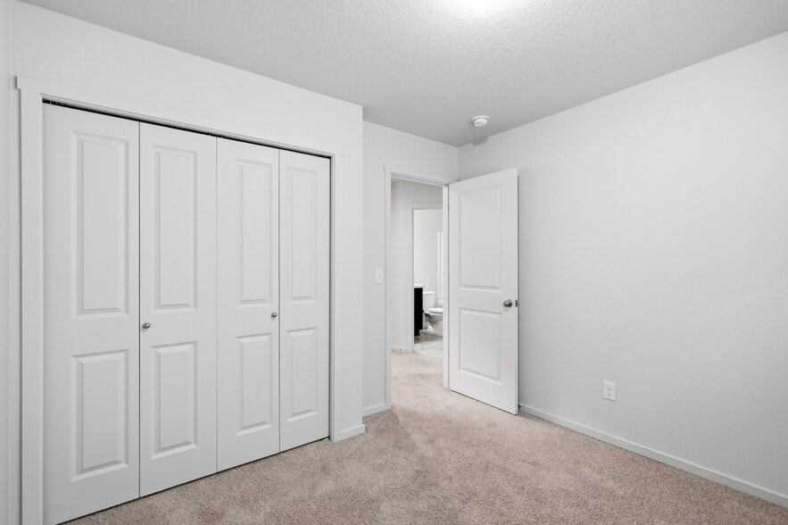 Building Photo - 619 NE 137th Ave