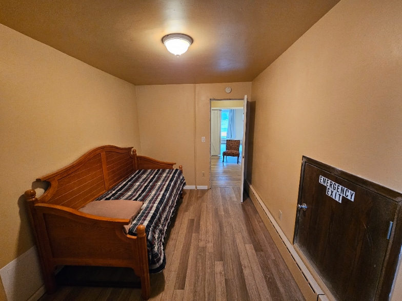 Building Photo - 513 13th Ave SE