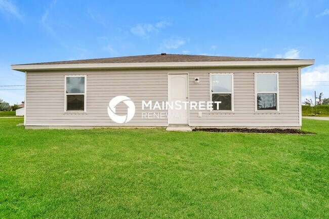 Building Photo - 4 Bedroom Pet-Friendly Home in Cape Coral, FL with Main Street Renewal