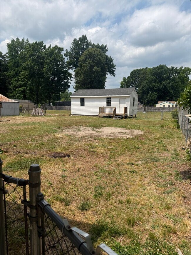 Building Photo - 2-bedroom 1 bathroom Cottage on a large lot with 2 large storage building on site