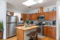Building Photo - 260 Custer Ave