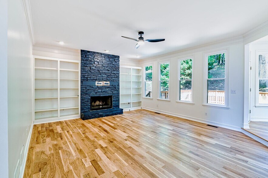 Building Photo - 132 Interlochen Dr