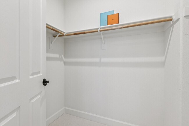 Building Photo - Beautiful Corner-Unit Townhome Near Downtown – 4 Bed | 3 baths