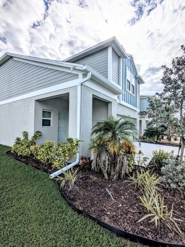 Building Photo - 13089 Oak Hill Way