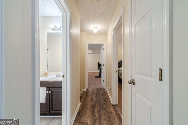 Building Photo - 4201 Crestside Ridge SW