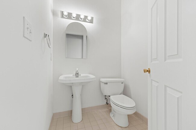 Building Photo - Move-In Ready 3-Bed Home in Villages at Ha...