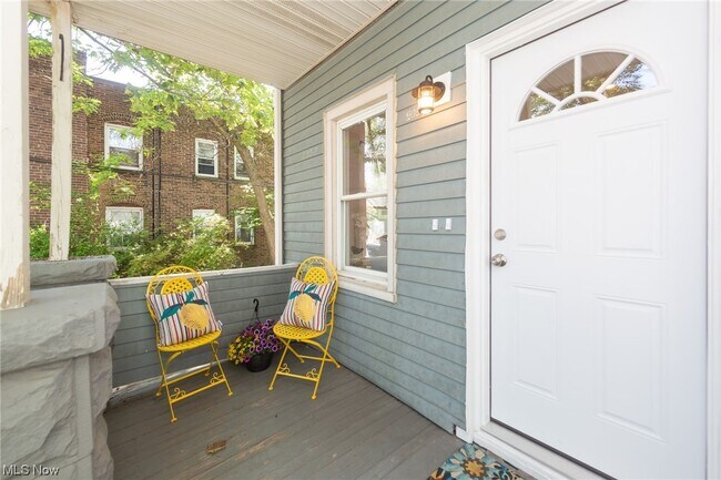 Building Photo - 2057 Fairview