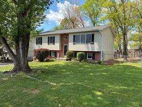 Building Photo - 111 Everette Pl