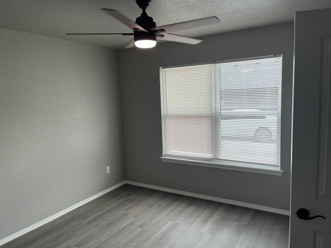 Building Photo - 1611 Poplar St