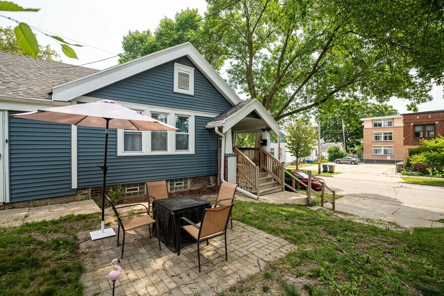 Building Photo - 1812 E Thomas Ave