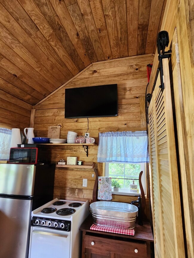 Building Photo - 5269 Vardy Blackwater Rd