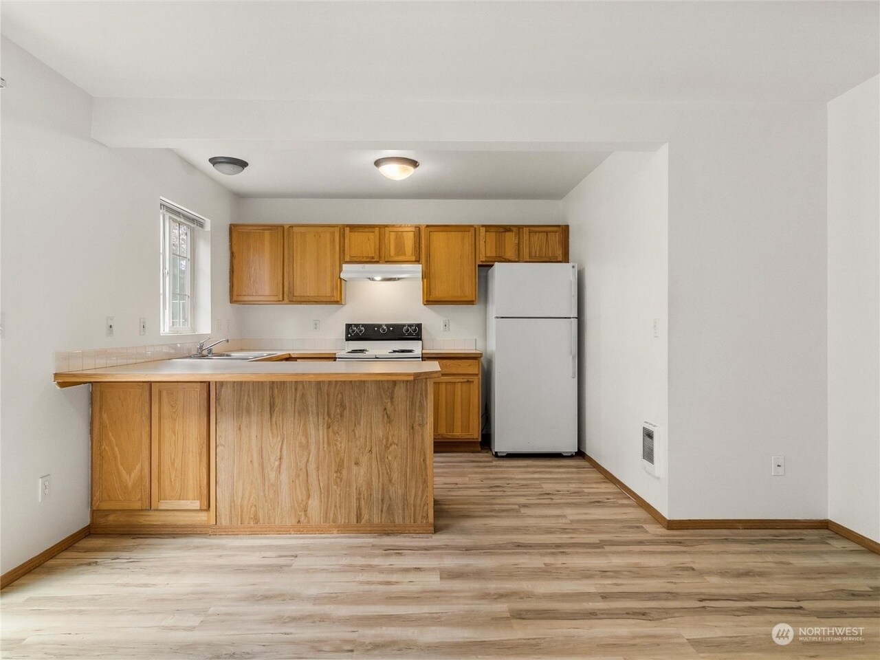 Building Photo - 2411 Conger Ave NW