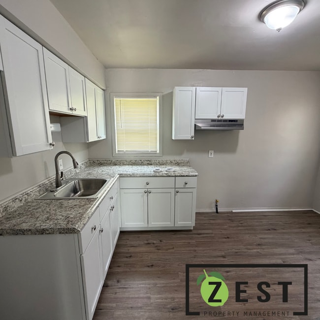 Building Photo - Gorgeous 2 BED 1 BATH !!!