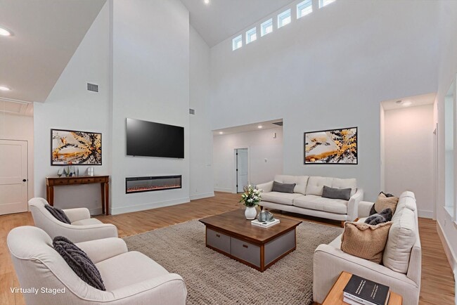 Building Photo - 3203 Hemingway Dr