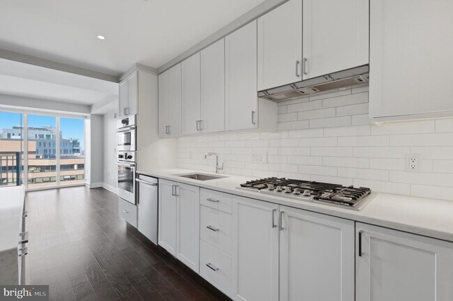 Building Photo - 925 N Fairfax St