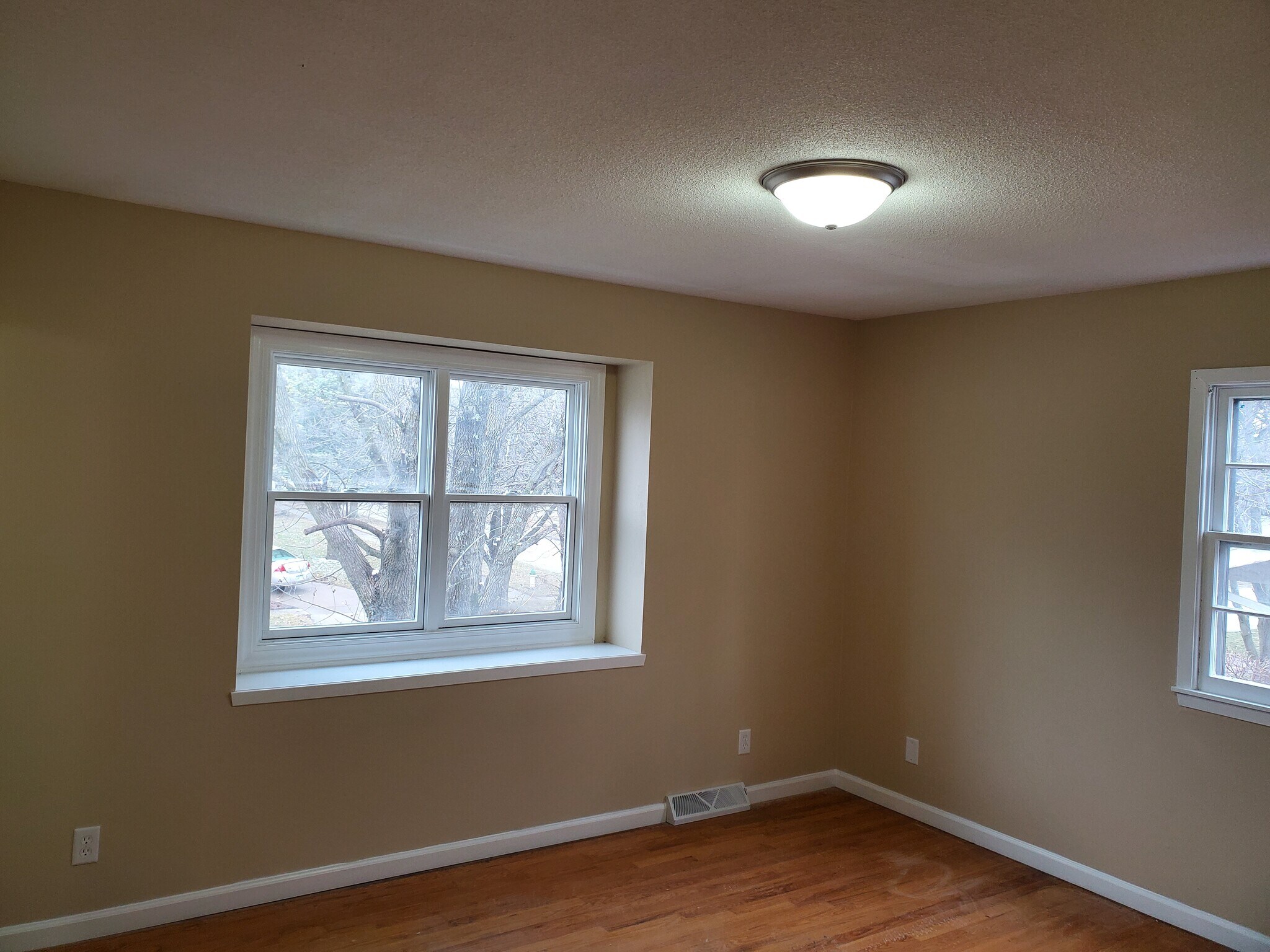 Building Photo - 418 SE 8th St