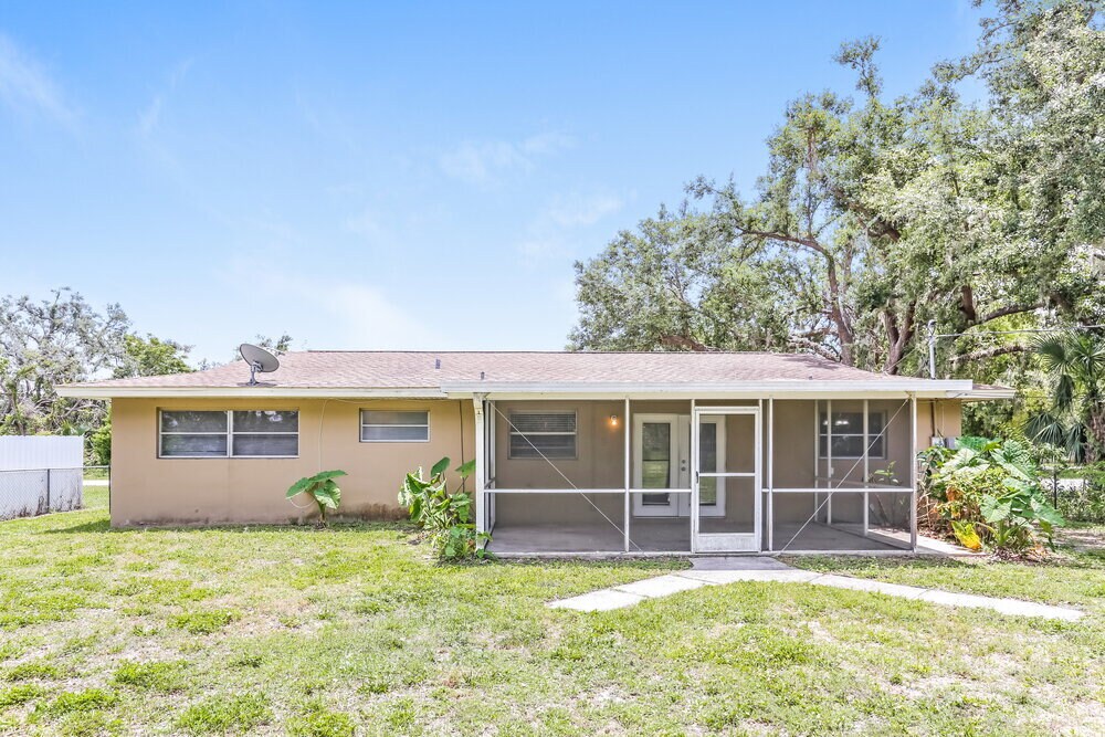 Building Photo - 20094 Lorenzo Ave