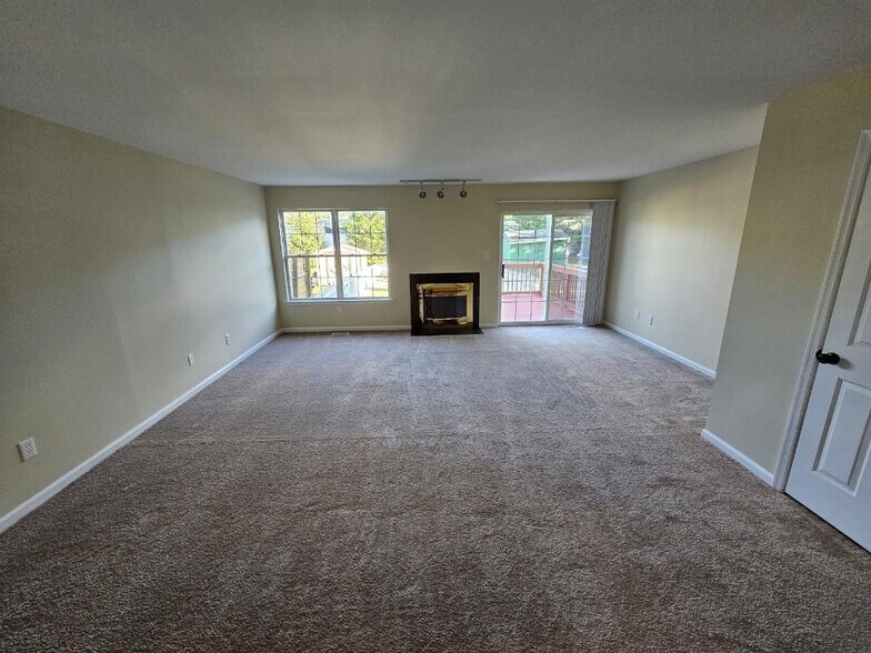 Building Photo - 666 Walnut Tree Dr