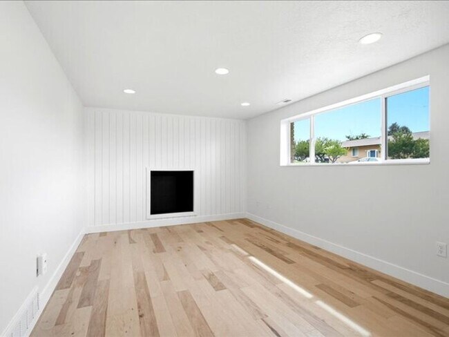 Building Photo - BOUNTIFUL New Remodeled 4 bed 3 bath home