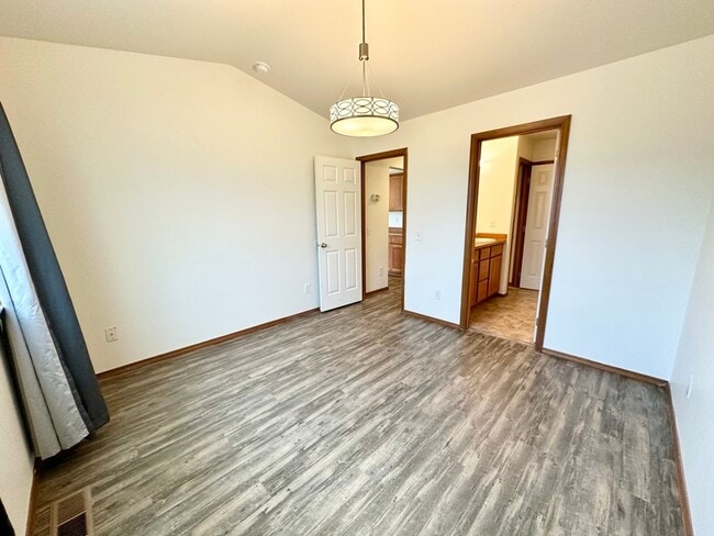 Building Photo - Charming 4-Bedroom Home with Large Fenced Yard and Modern Updates in Ellensburg