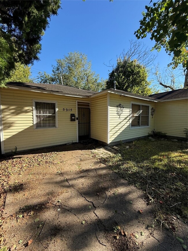 Building Photo - 5215 Bellfort Ave