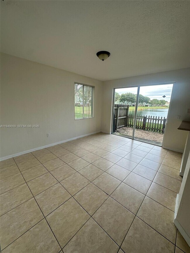 Building Photo - 1440 SE 24th Ct