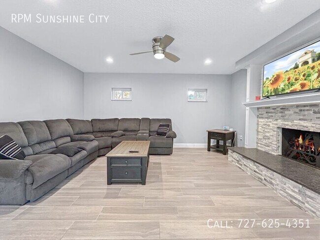 Building Photo - 3033 Pineview Dr