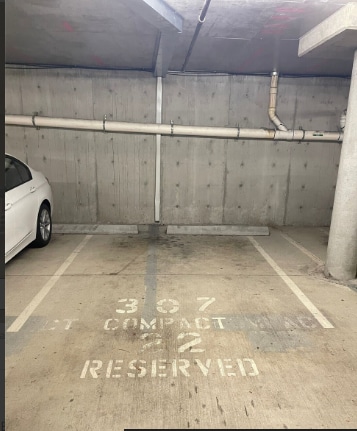 Building Photo - 925 110th Ave NE