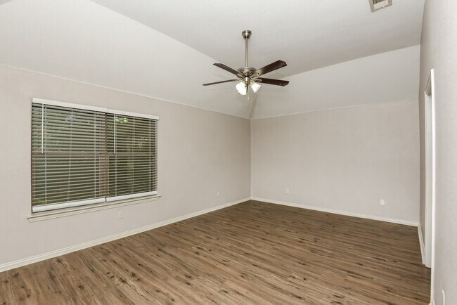 Building Photo - 1005 Red Cedar Way