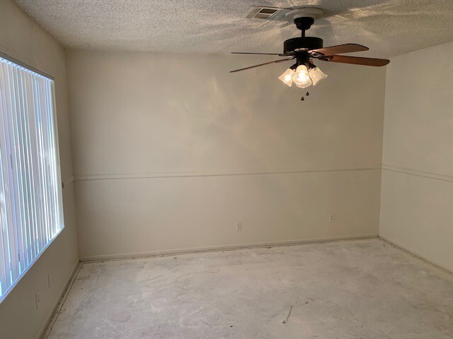 Building Photo - 2 bedroom townhouse Nellis/Charleston 1425/mo