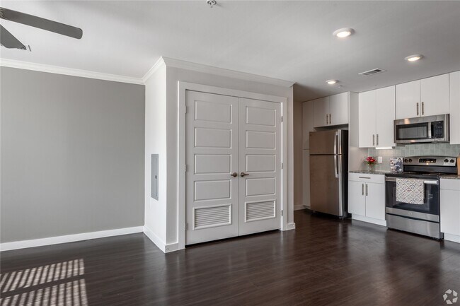 Building Photo - 2401 E Oltorf St