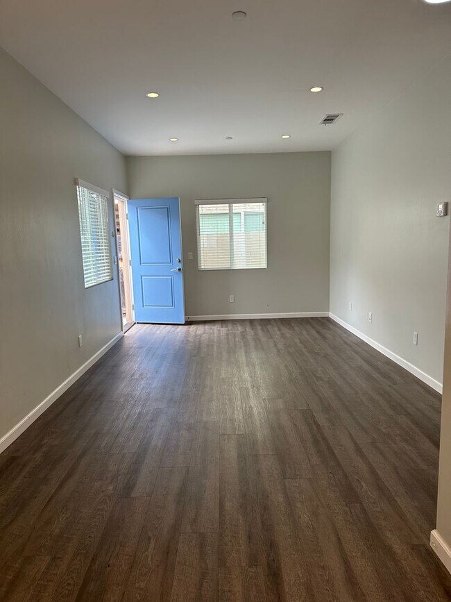 Building Photo - Imperial Beach 2 bed/2 bath home