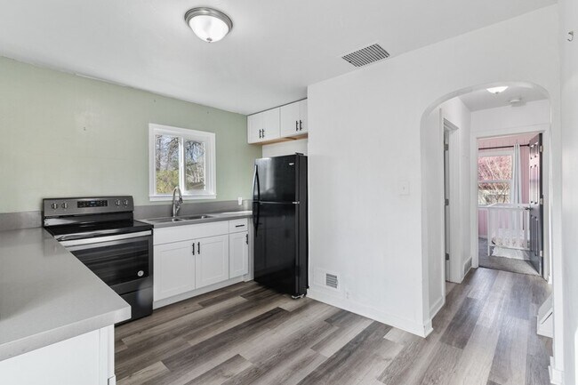 Building Photo - 129 W 100 S