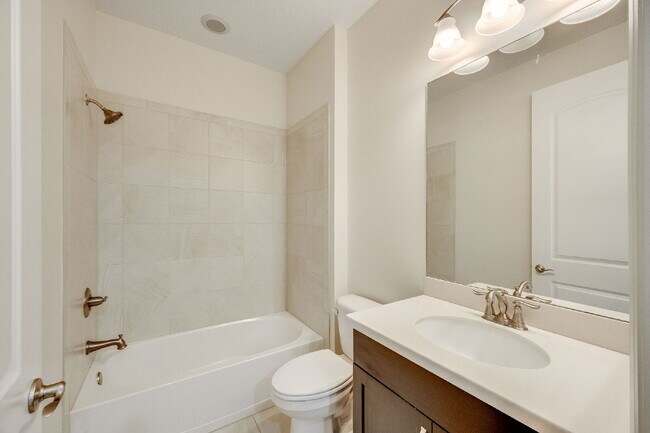 Building Photo - 3 bedroom Loren Cove Unit with Access to A...