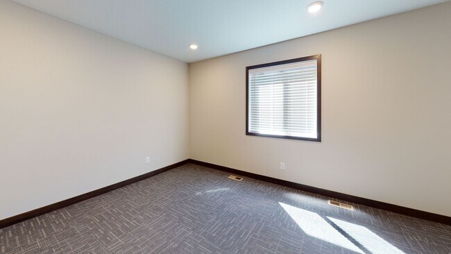 Building Photo - 1014 16th Ave SE