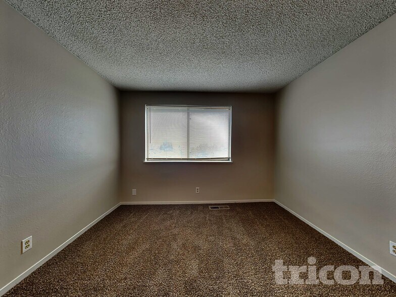 Building Photo - 1465 Van Petten St