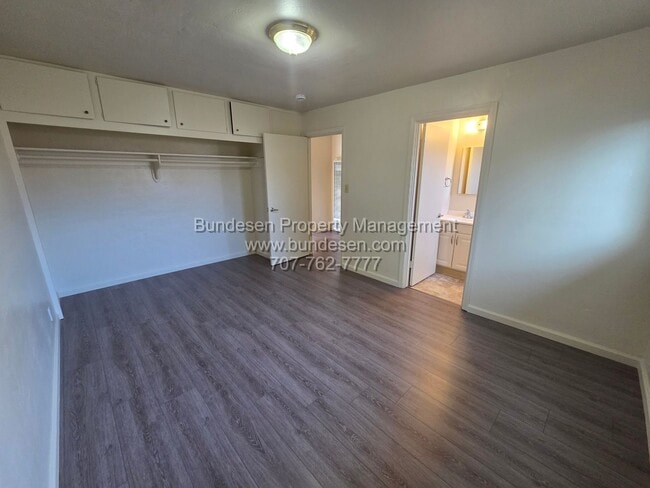 Building Photo - Clean Eastside Petaluma Home - 3BD/2BA ~132 Maria Drive