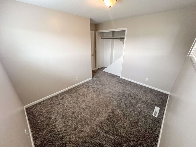 Building Photo - 147 W Fremont Ave