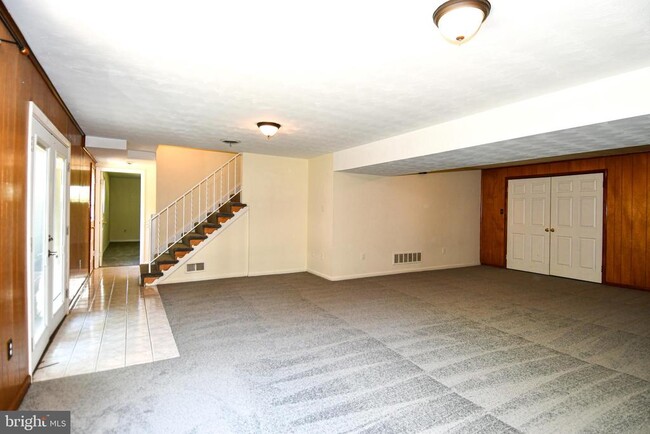 Building Photo - 4842 Randolph Dr