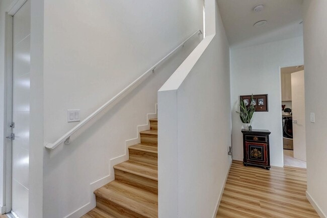 Building Photo - Available Modern Long Term Unfurnished hom...