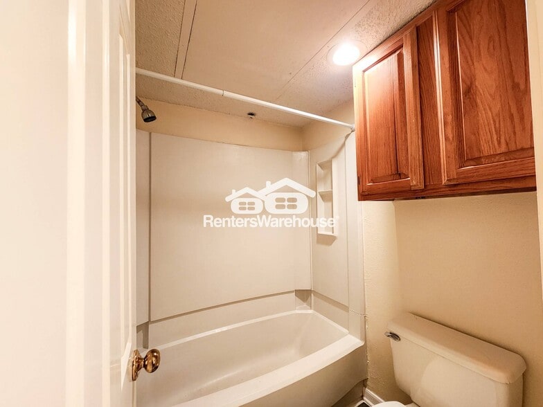 Building Photo - 1311 Antoine Dr