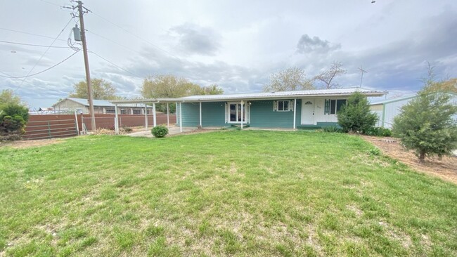Primary Photo - Great Little Home Out Of Town With Lots To...