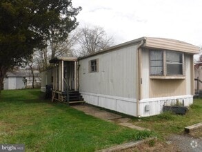 Building Photo - 53 Shamrock Ave