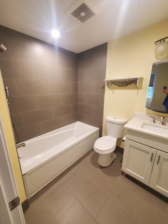 Building Photo - 47 Coffey St