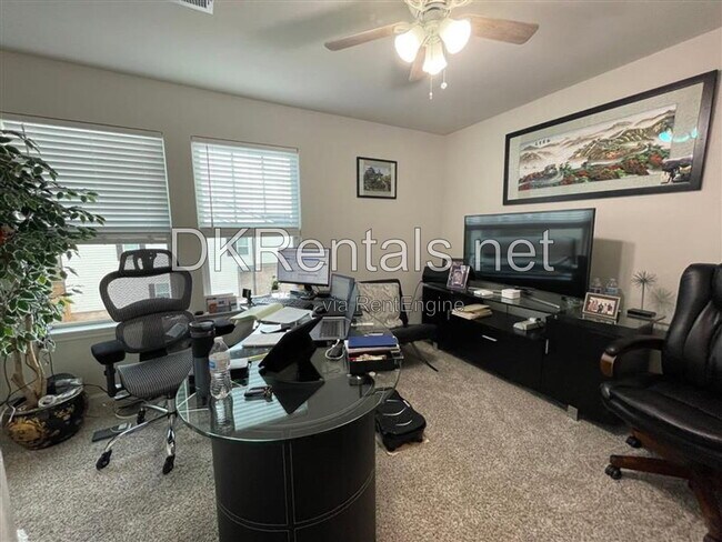 Building Photo - 1375 Vayda Ct