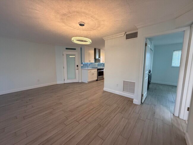Building Photo - 121 Wettaw Ln
