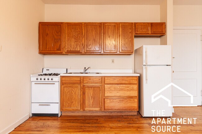 Building Photo - 1050 W George St